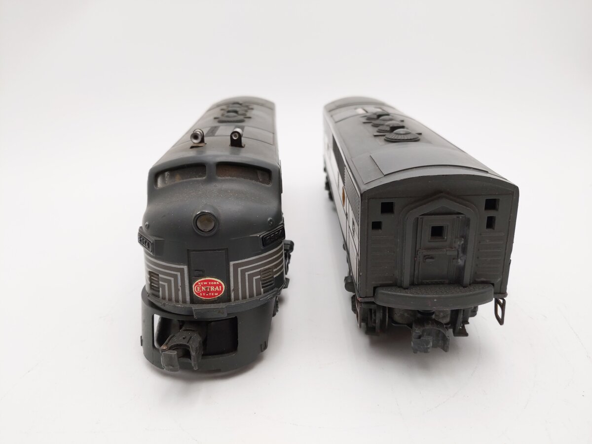 Lionel 2354 Vintage O NYC F-3 AB Diesel Locomotive Set VG