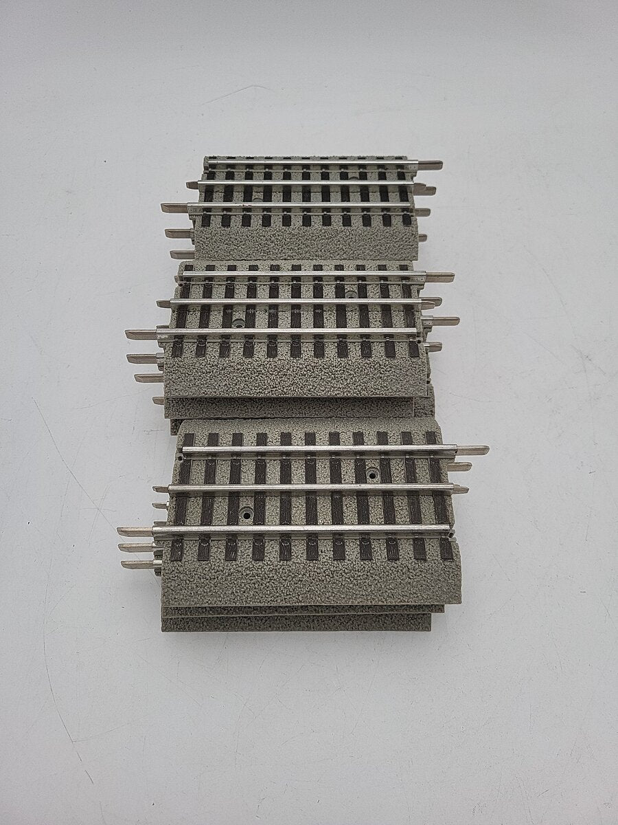 Lionel 6-12025 O Gauge FasTrack 4-1/2 Inch Straight Track [11] EX