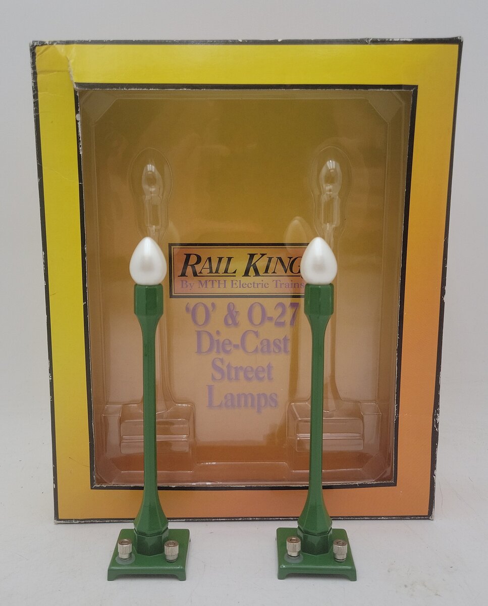 MTH 30-1079 O Baked Enamel Finish Pea Green 2-Street Lamp Set (Packs of 2) LN/Box