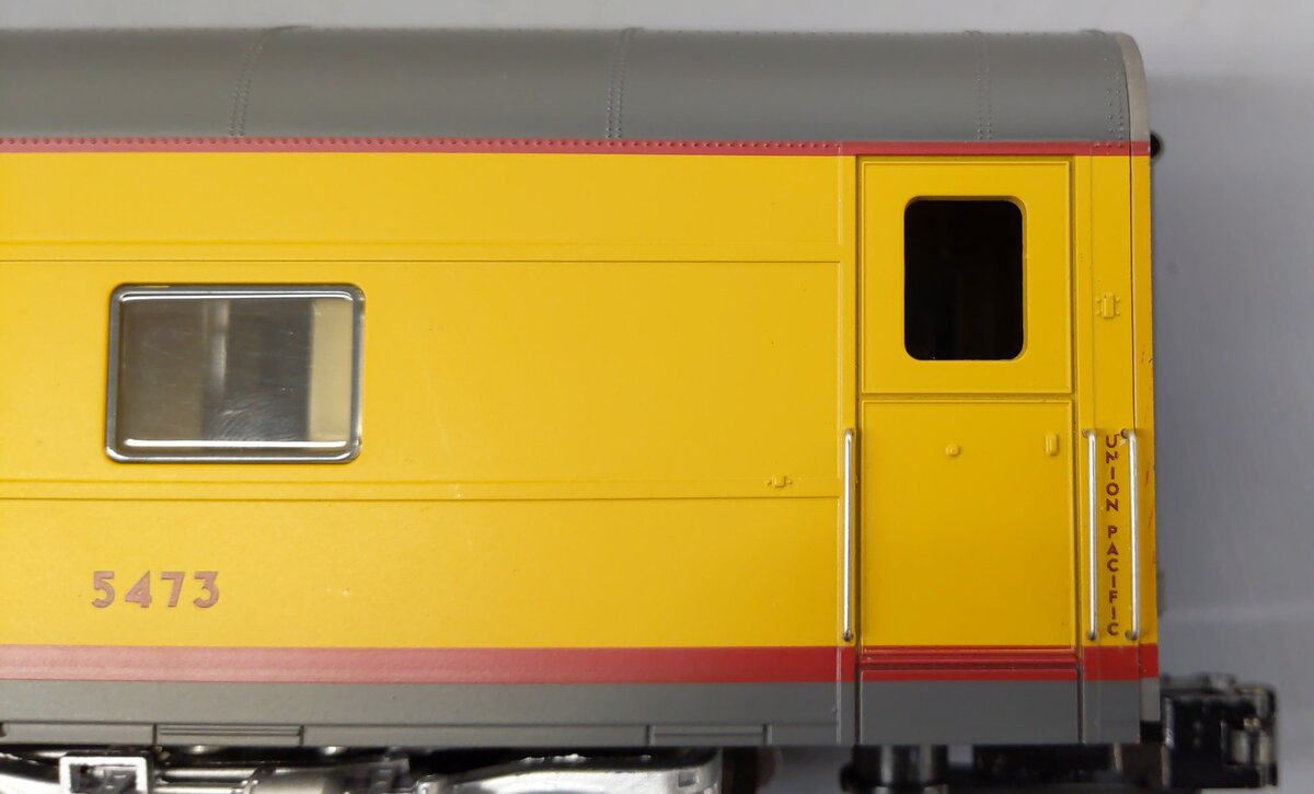 Lionel 6-83019 O Union Pacific 21" Excursion Passenger Car Set (#5769 & #5473) EX/Box