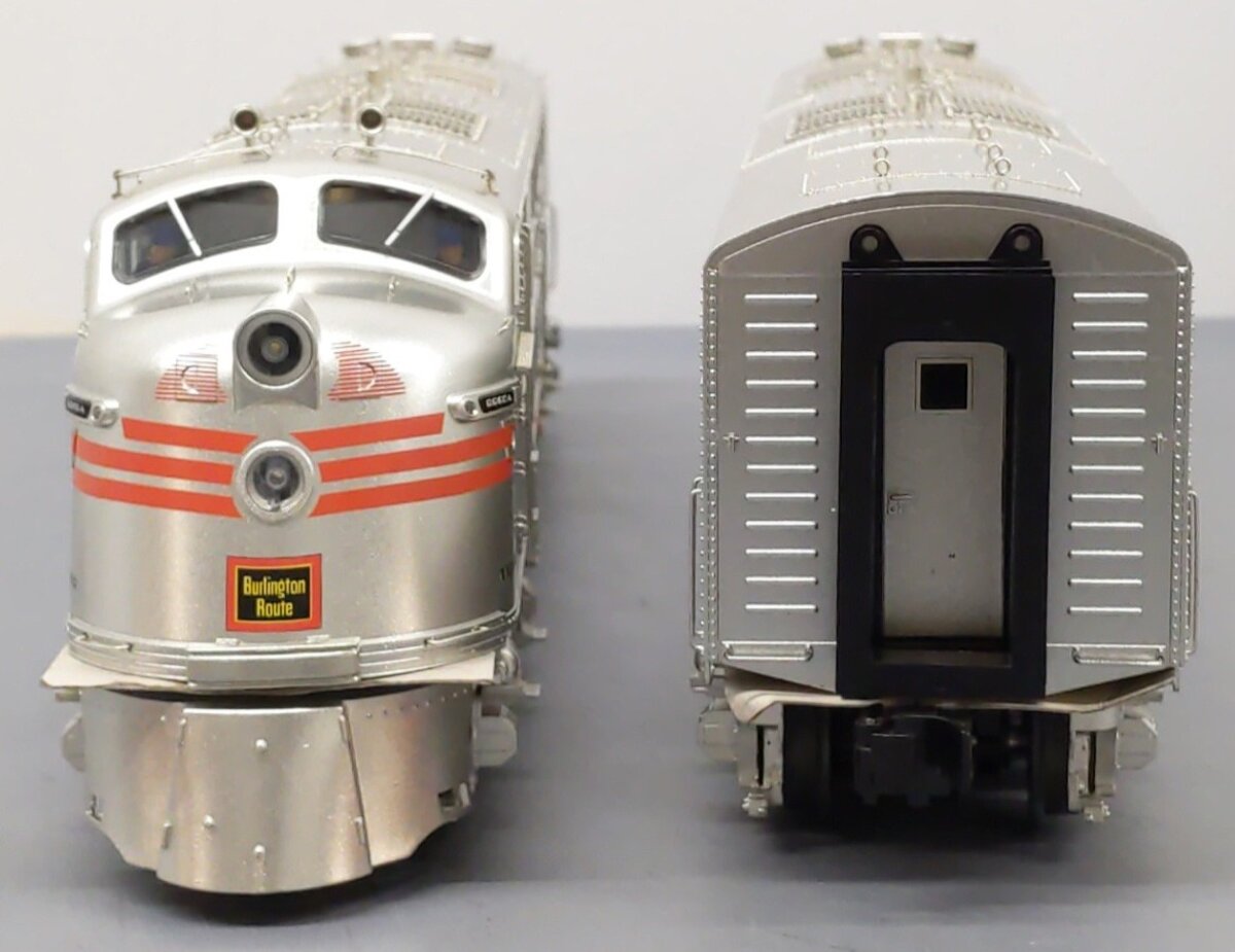 Lionel 2433600 O Gauge CB&Q LEGACY 