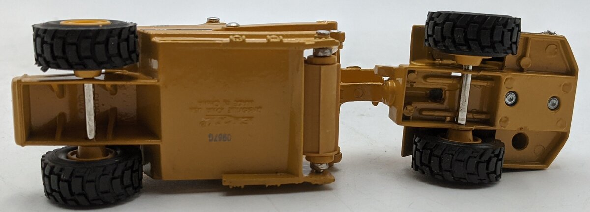 Ertl 2419 1:64 Diecast Caterpillar 613C Elevating Scraper Vehicle VG