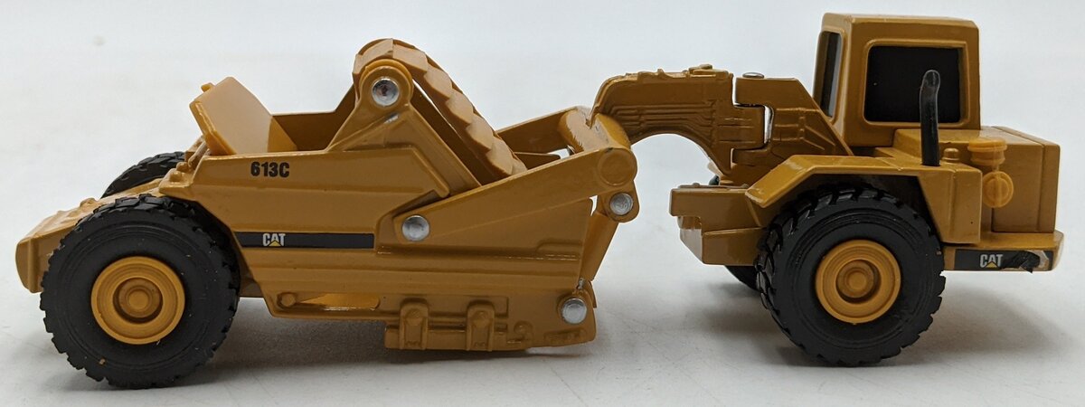 Ertl 2419 1:64 Diecast Caterpillar 613C Elevating Scraper Vehicle VG
