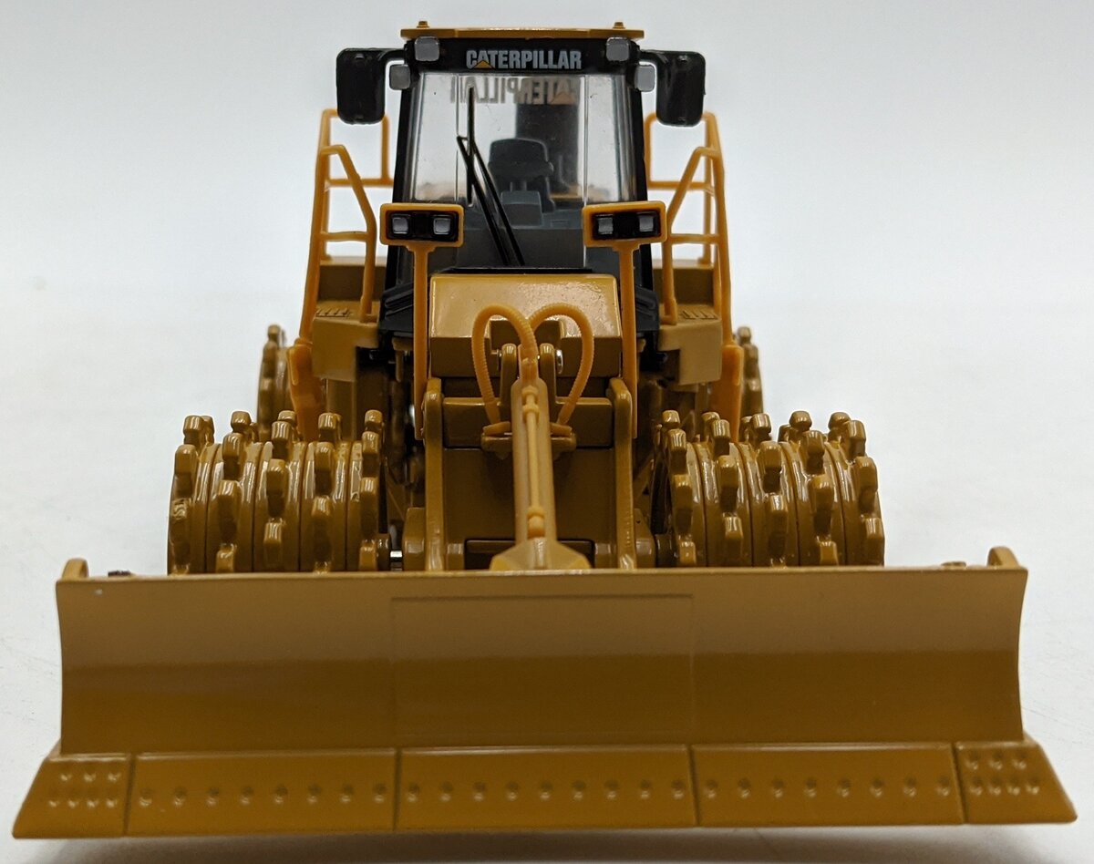 Norscot 55165 1:50 Caterpillar 825H Soil Compactor Diecast Model Replica NIB