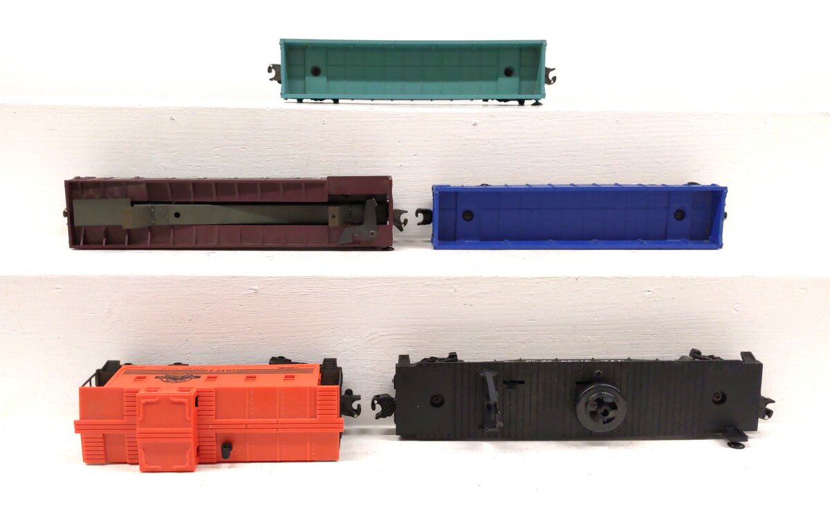 Lionel O Gauge Assorted Freight Cars [5] VG