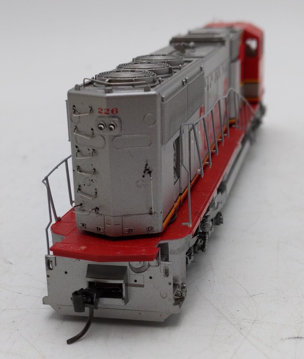 Athearn G6138 HO Scale Santa Fe SD75M Diesel Locomotive #226/Box