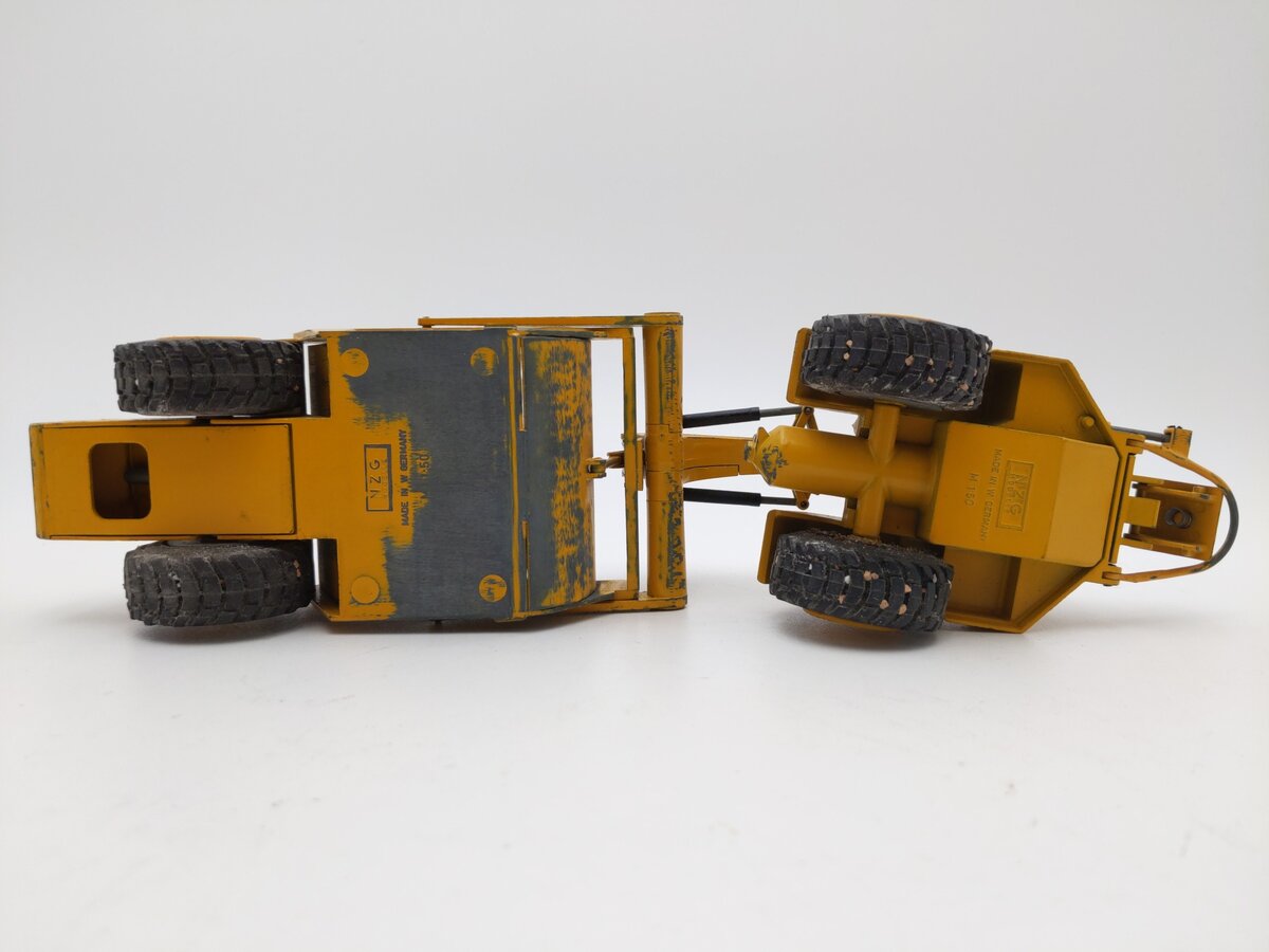 NZG 127 1:50 Scale Diecast Caterpillar 627 Push-Pull Scraper - Weathered EX