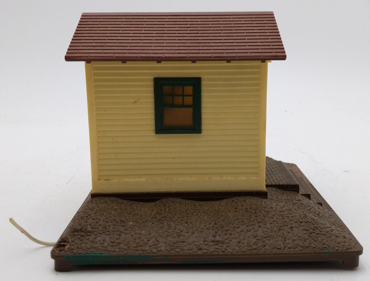Lionel 6-2126 O Gauge Operating Whistling Freight Shed VG/Box