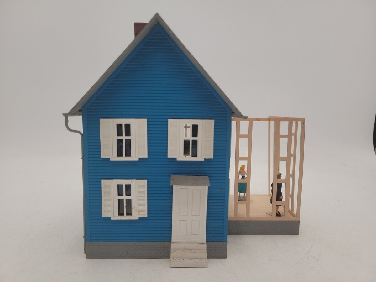 Model Power 6352 O / O-27 Scale Built-Up Mr. Rodgers House VG