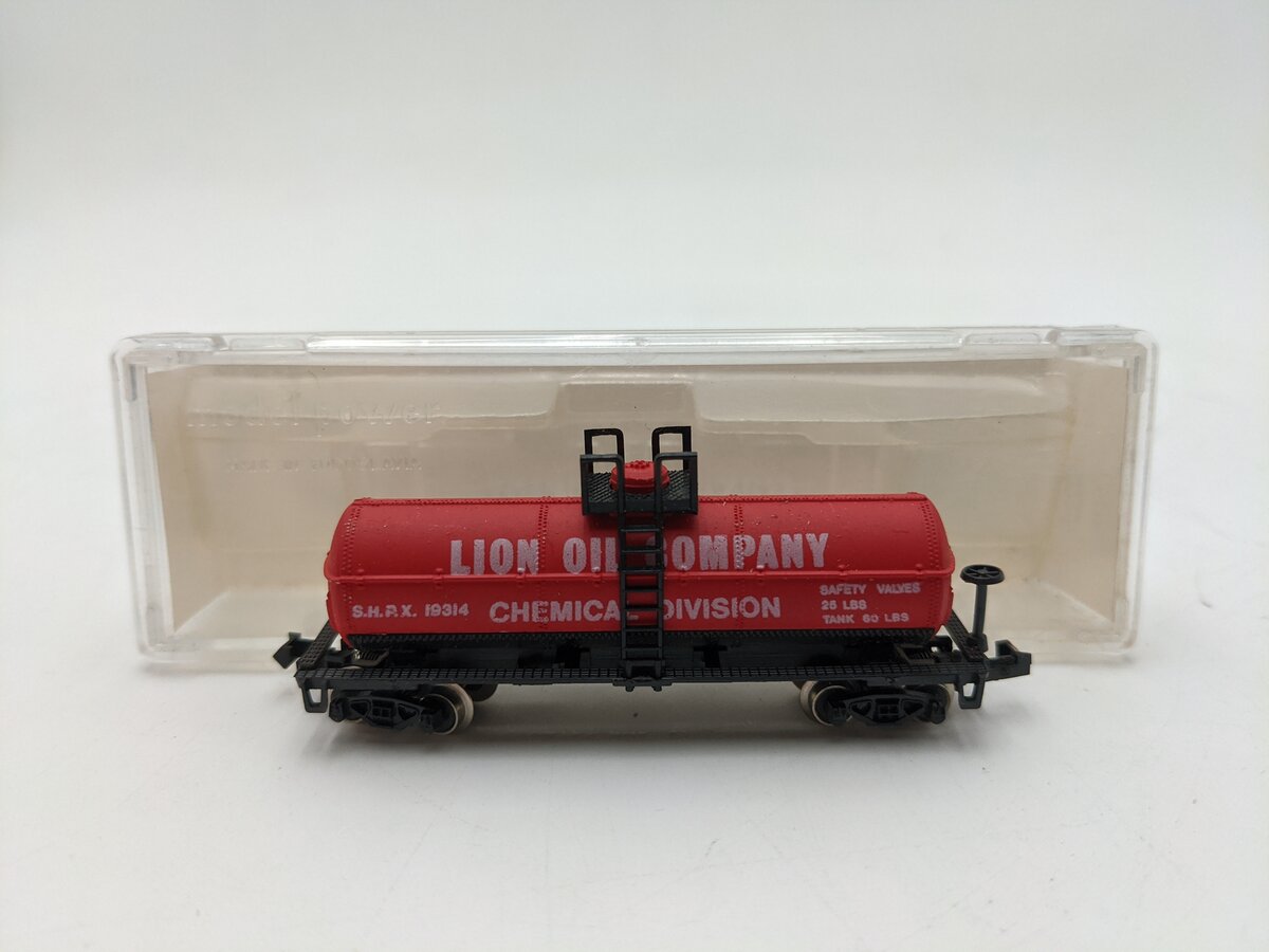 Model Power 3453 N Scale Lion Oil Company Single Dome Tank Car LN/Box