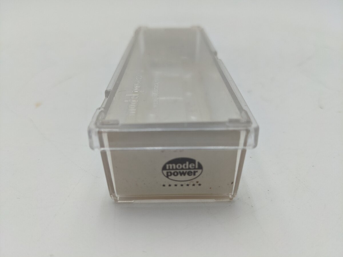 Model Power 3453 N Scale Lion Oil Company Single Dome Tank Car LN/Box