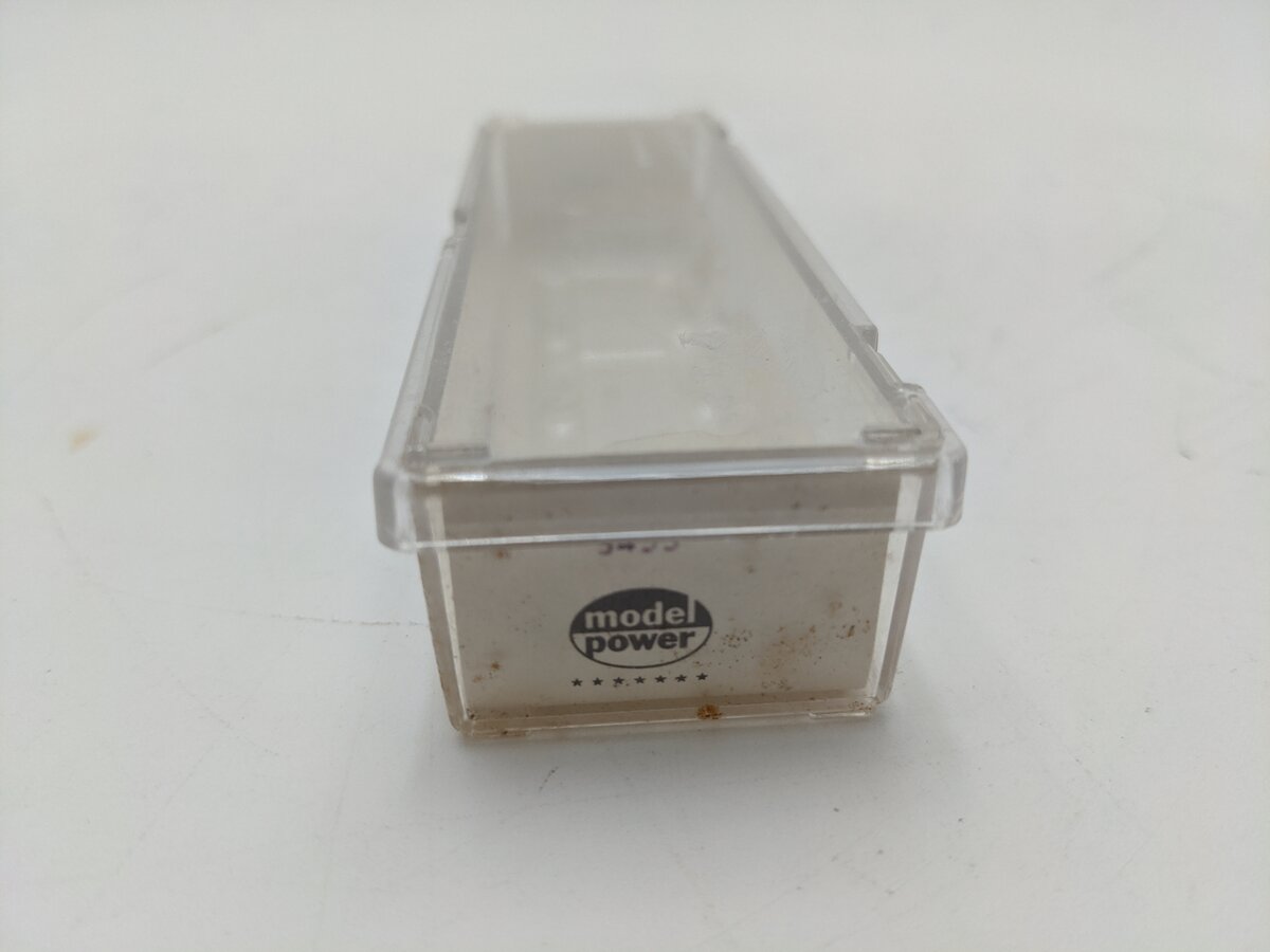 Model Power 3453 N Scale Lion Oil Company Single Dome Tank Car LN/Box