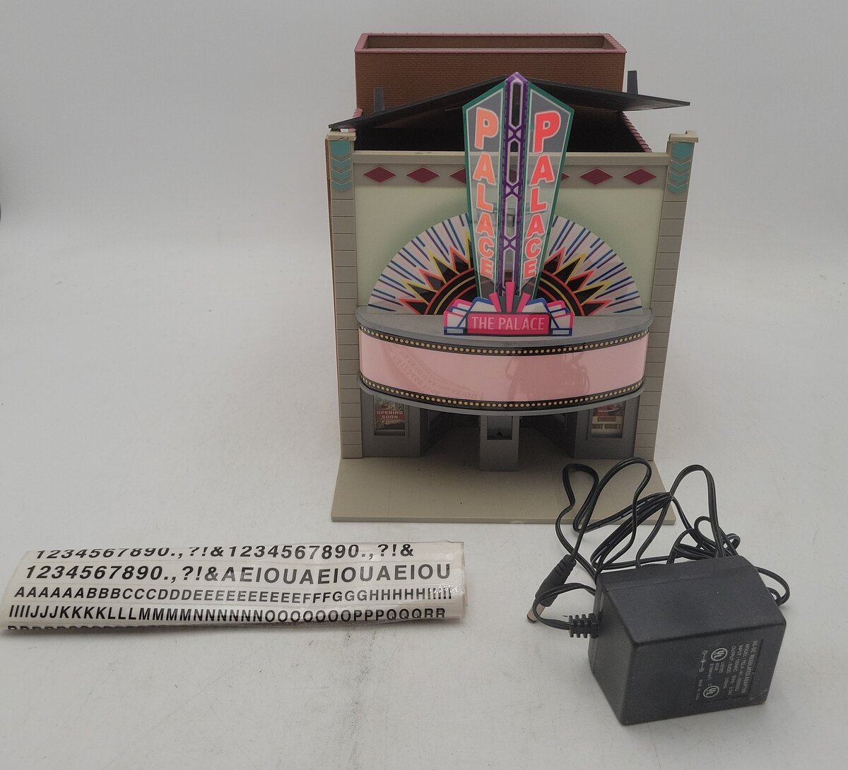 Walthers 933-2713 O/O27 Built-Ups Palace Theater W/Lighted Marquee EX
