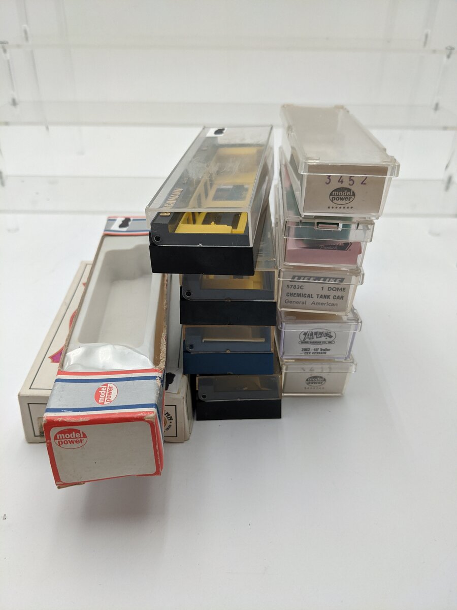 Bachmann & Others N Scale Assorted Freight Cars [11] EX/Box