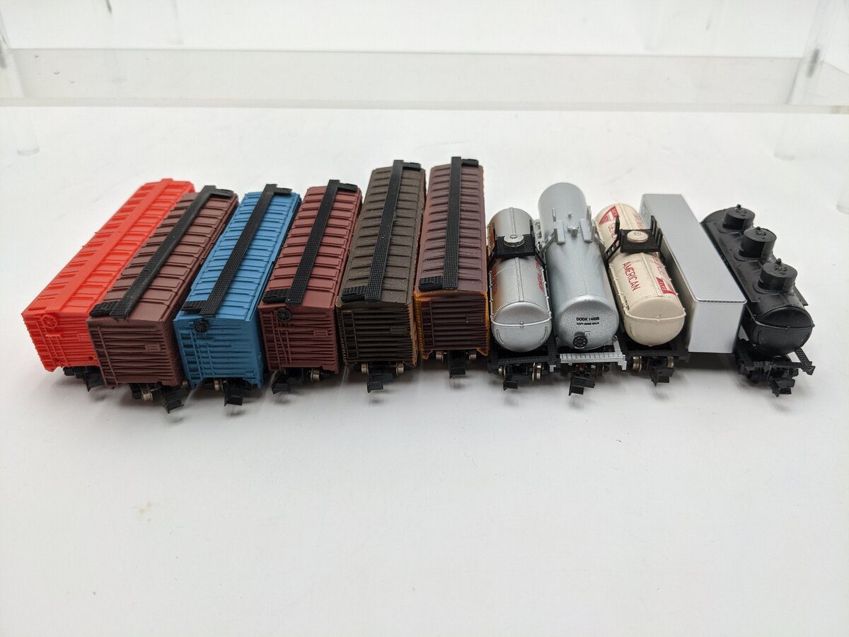 Bachmann & Others N Scale Assorted Freight Cars [11] EX/Box