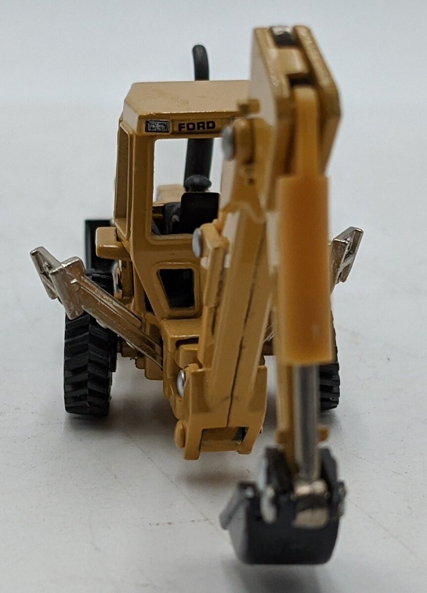 Ertl 885 1:64 Diecast Ford Tractor Loader Backhoe LN