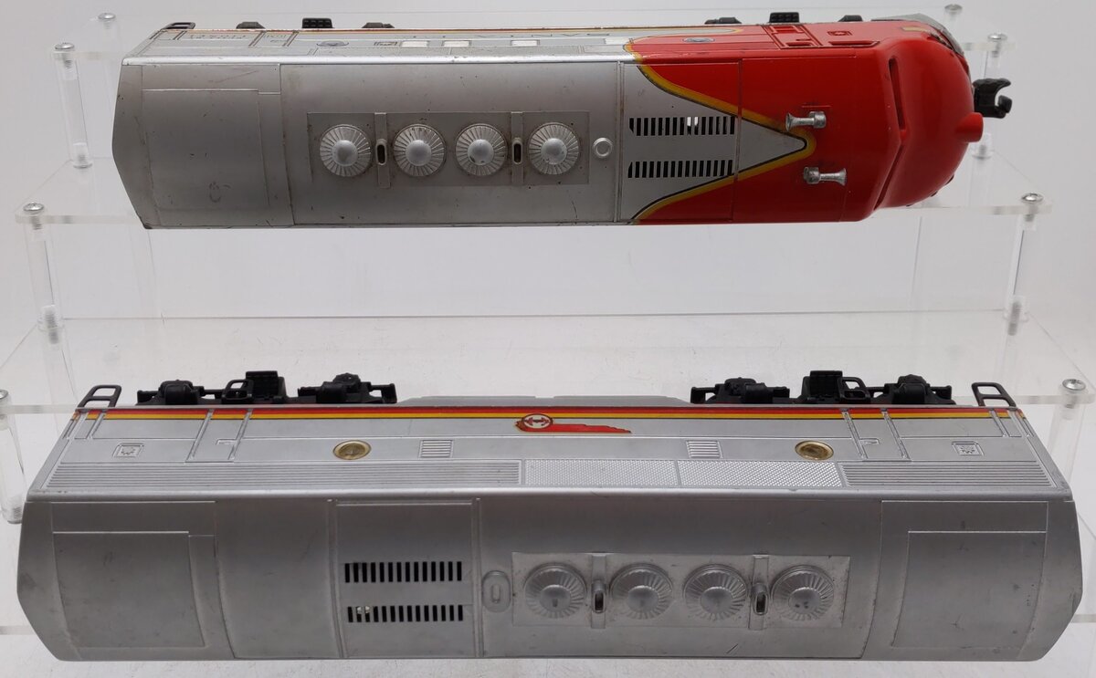 Lionel 2243 Vintage O Santa Fe F-3 Unpowered AB Diesel Set VG