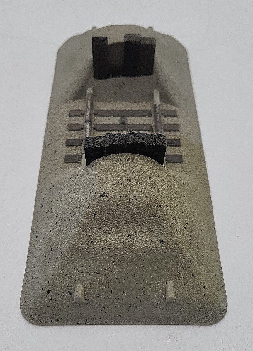 Lionel 6-12059 O Scale Fast Track Earthen Bumpers (Pack of 2) VG