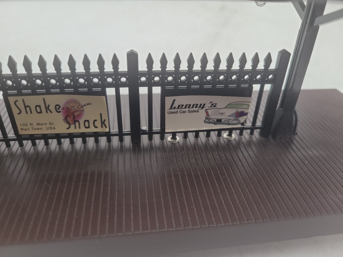 MTH 30-9006 O Gauge Passenger Station Platform (Gray Roof/Brown Base) [2] EX