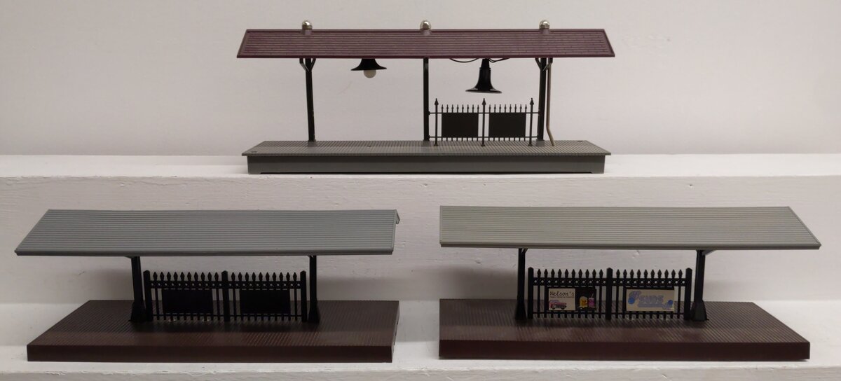 MTH & Lionel O Gauge Assorted Illuminated Passenger Stations [3] EX