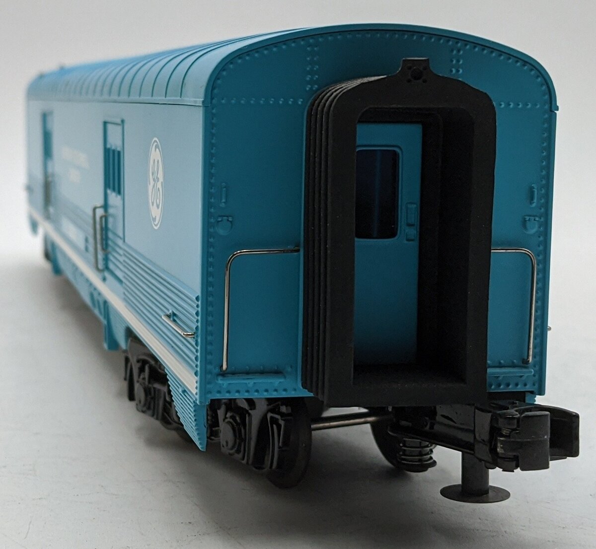 MTH 30-67829 O G.E. Evolution 60' Streamlined Baggage Car VG/Box