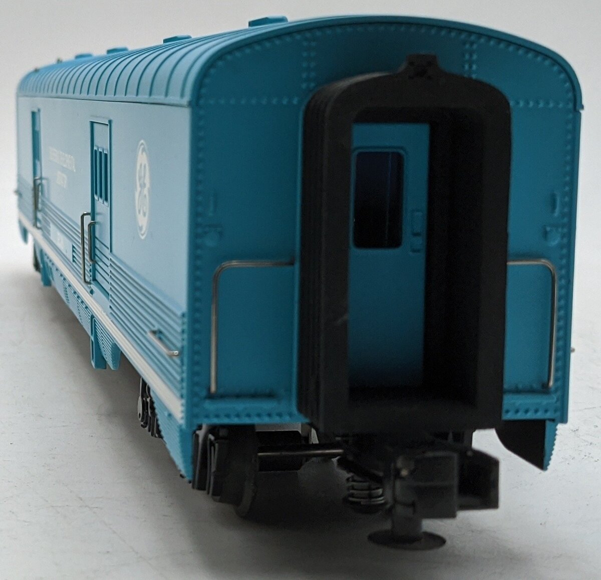MTH 30-67829 O G.E. Evolution 60' Streamlined Baggage Car VG/Box