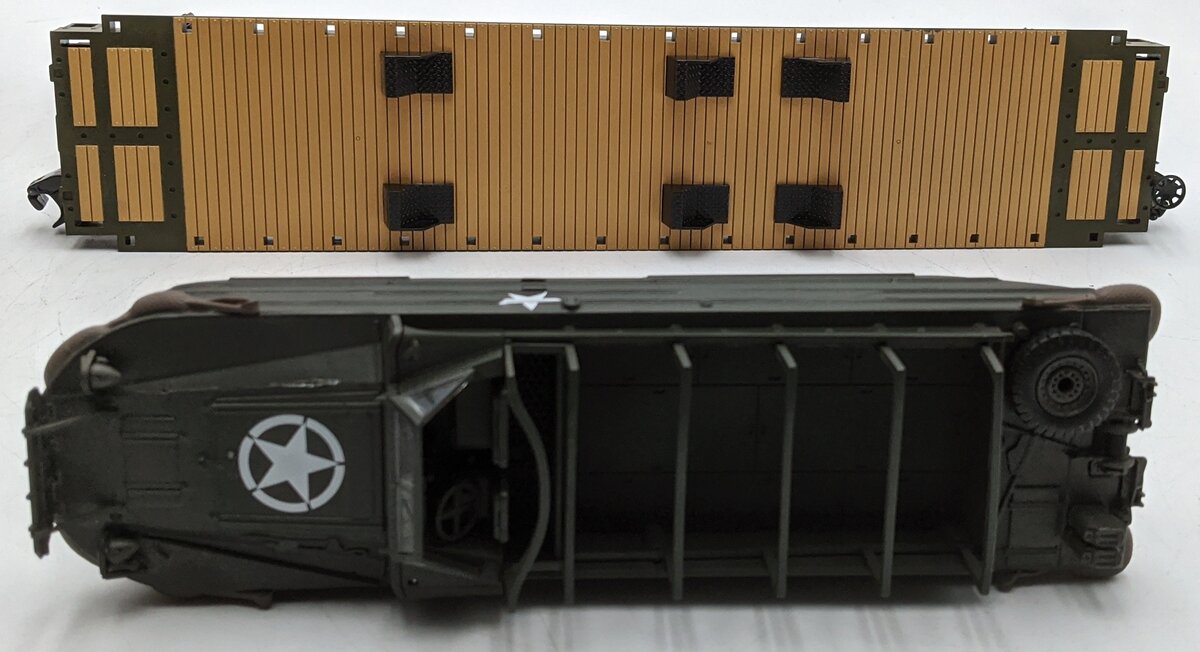 MTH 20-95400 O U.S. Army Premier Flatcar with GMC DUKW 353 #609300 VG/Box