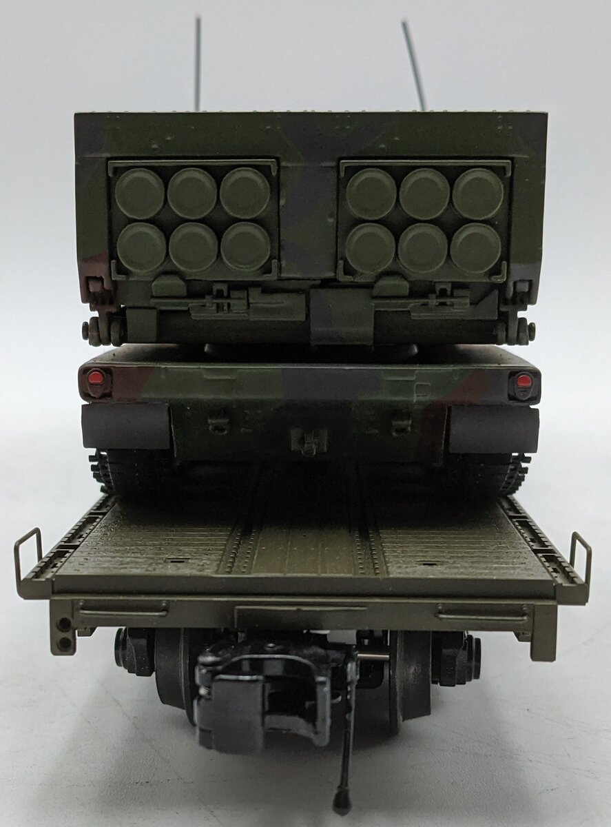 MTH 20-95468 O US Army 60' Flatcar with 2 M270 Rocket Launcher Vehicles #40210 EX/Box