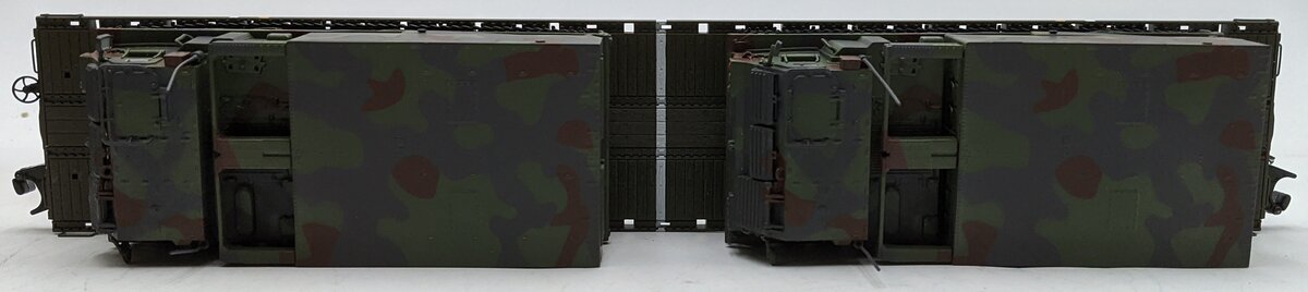 MTH 20-95468 O US Army 60' Flatcar with 2 M270 Rocket Launcher Vehicles #40210 EX/Box