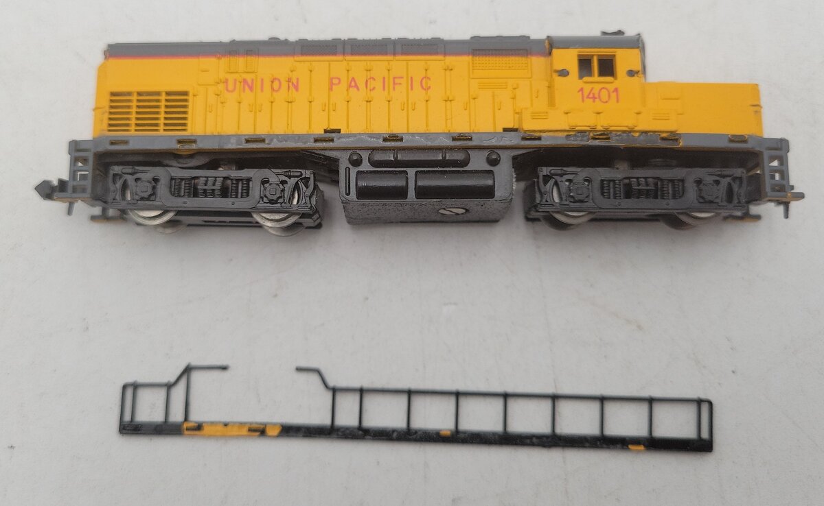 MRC 6987 N Scale Union Pacific C-240 Diesel Locomotive #1401 EX/Box