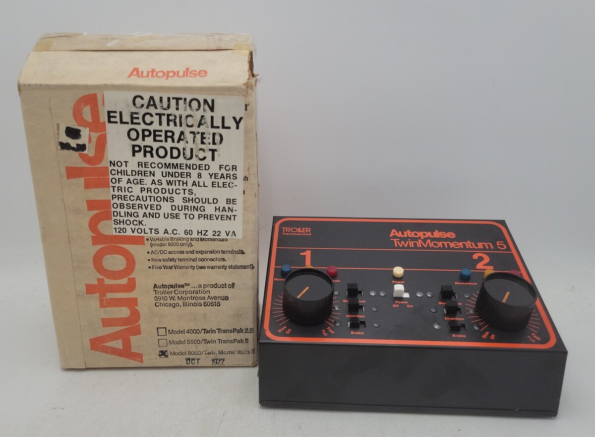 Troller 8000 Autopulse Twin Momentum 5 Transistorized Model Railroad Power Pack EX/Box