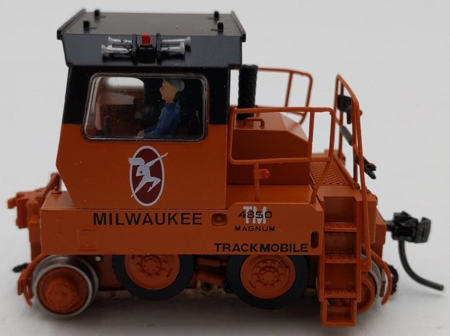Broadway Limited 6011 HO Milwaukee Road Trackmobile™ Industrial Switcher EX/Box