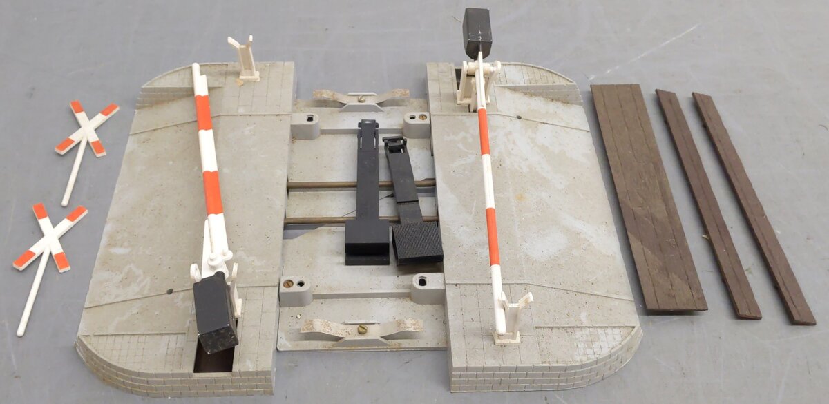 LGB 5065 G Scale Operating Crossing Gate Set VG/Box
