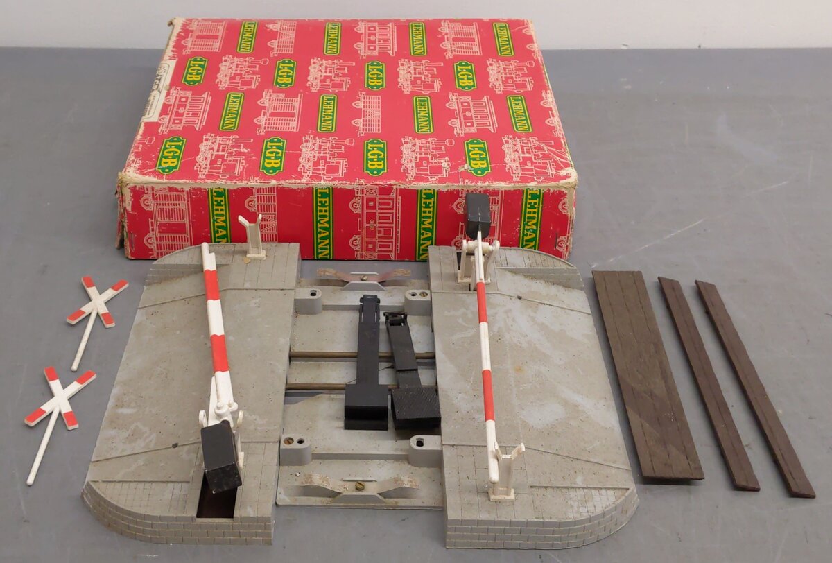 LGB 5065 G Scale Operating Crossing Gate Set VG/Box