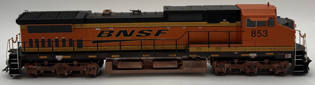 Atlas 20052002 O Trainman BNSF ESU Dash 8-40CW Locomotive #853 (2-Rail DCC)/Box