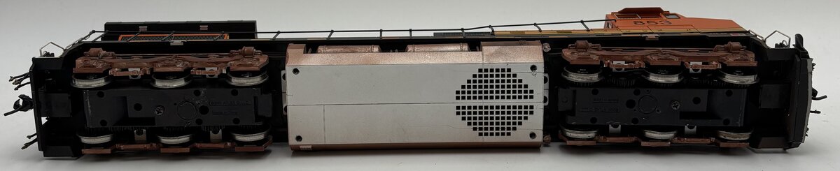 Atlas 20052002 O Trainman BNSF ESU Dash 8-40CW Locomotive #853 (2-Rail DCC)/Box