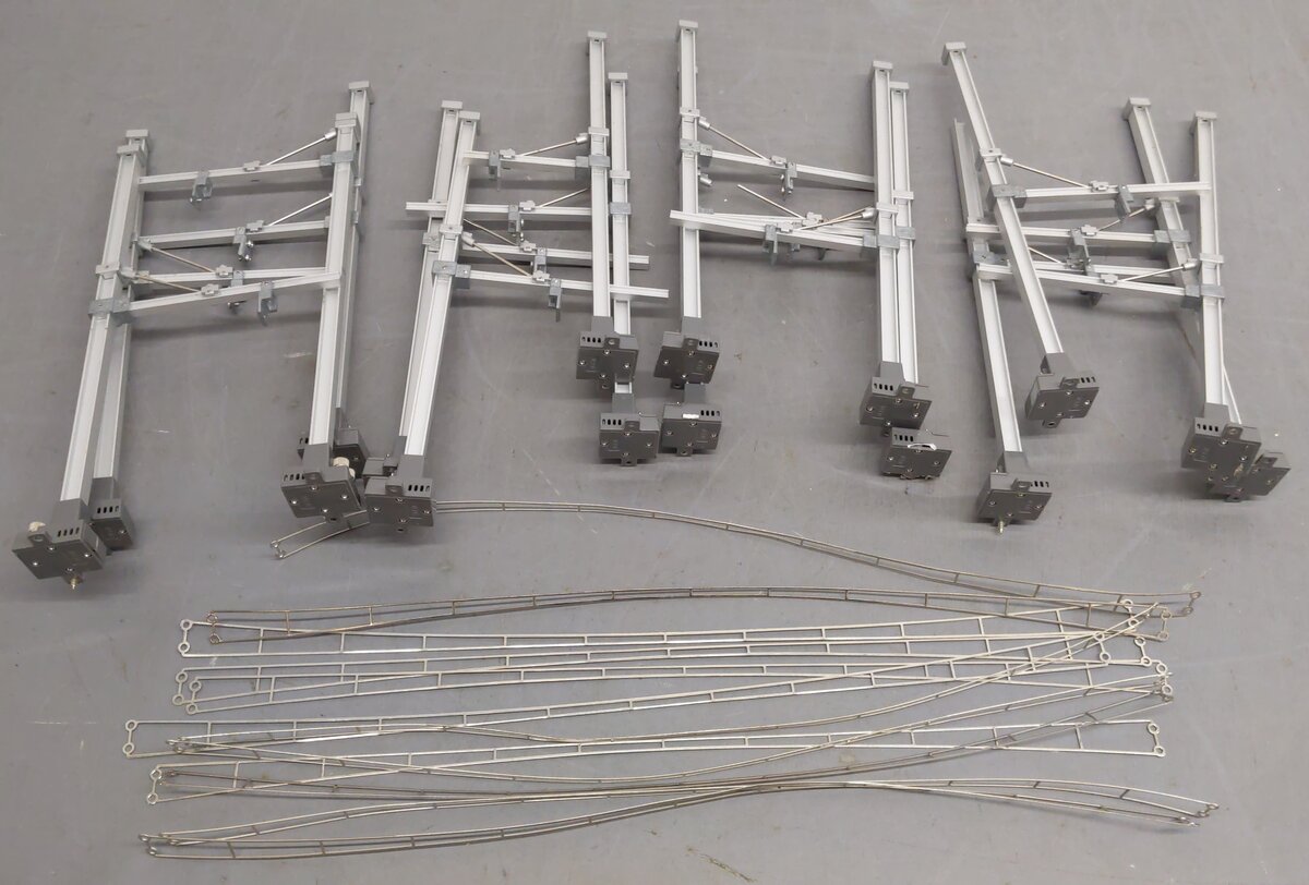 MTH 40-1035 O 16-Piece Catenary System EX