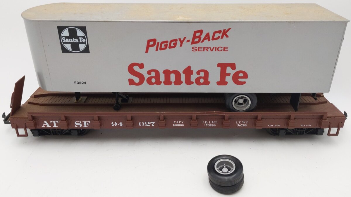 USA Trains R17045 G Santa Fe Piggy Back Flat Car, Silver/Brown #F3225 EX
