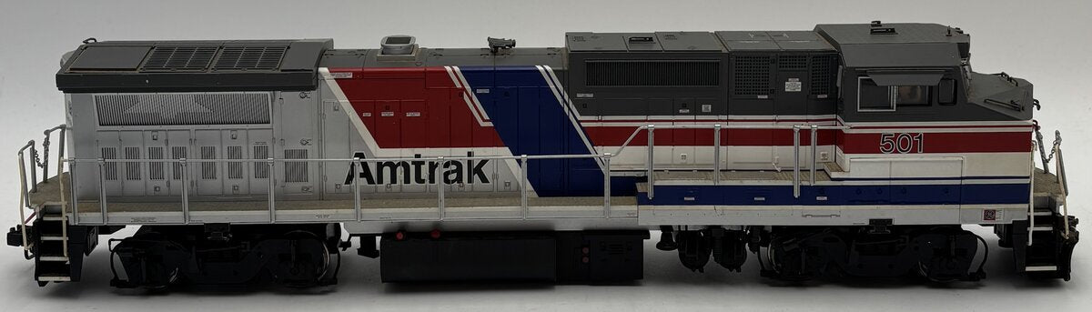 Atlas 5861-3 O Amtrak Powered Dash 8-32BHW Locomotive #501 (2-Rail DC/DCC Sound) EX/Box