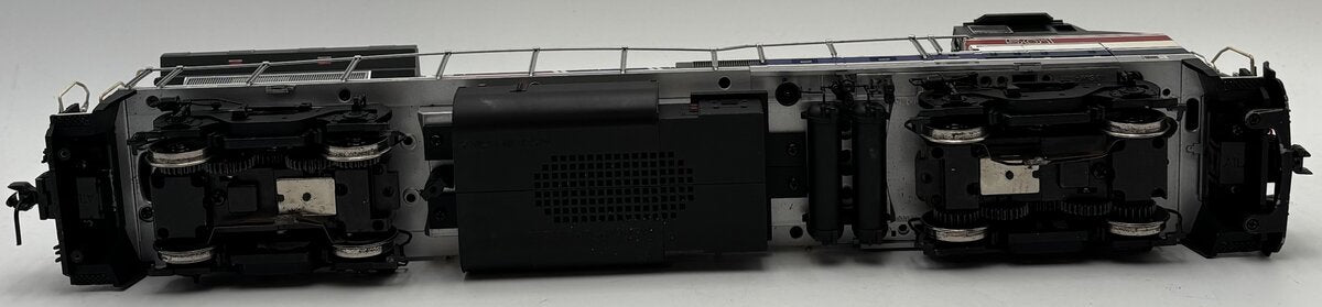 Atlas 5861-3 O Amtrak Powered Dash 8-32BHW Locomotive #501 (2-Rail DC/DCC Sound) EX/Box