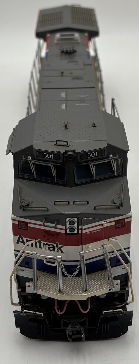 Atlas 5861-3 O Amtrak Powered Dash 8-32BHW Locomotive #501 (2-Rail DC/DCC Sound) EX/Box