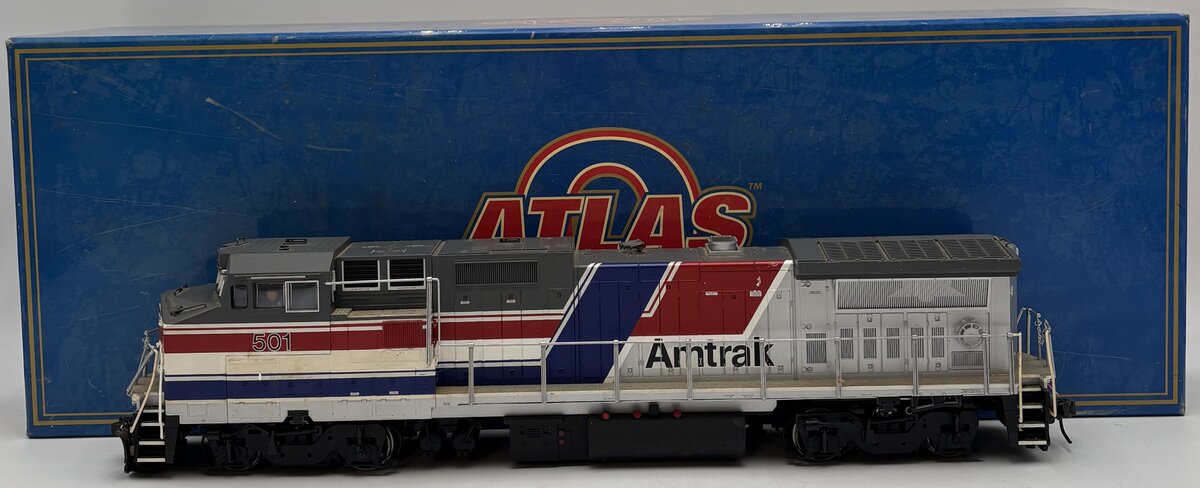 Atlas 5861-3 O Amtrak Powered Dash 8-32BHW Locomotive #501 (2-Rail DC/DCC Sound) EX/Box