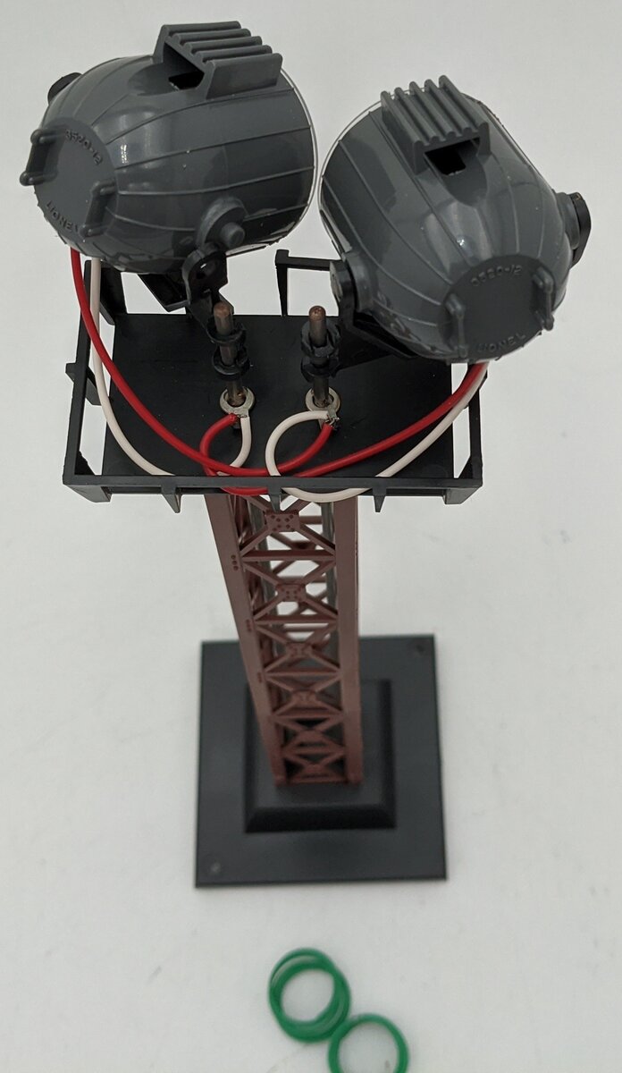 Lionel 6-12899 O Operating Dual Searchlight Tower LN