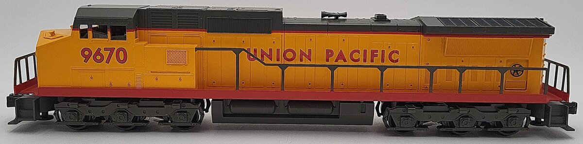 Williams DA9-05 O Gauge Union Pacific Dash 9 Powered Diesel Locomotive #9670 EX/Box