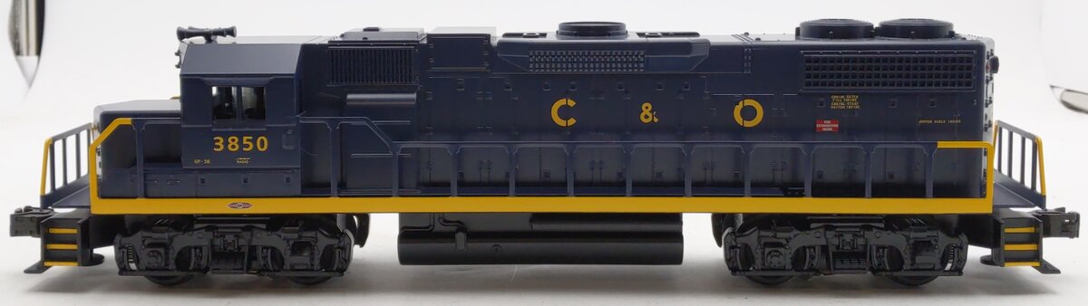 Williams 38-203 GP-38 O Gauge Chesapeake & Ohio Diesel Locomotive # 3850 EX/Box