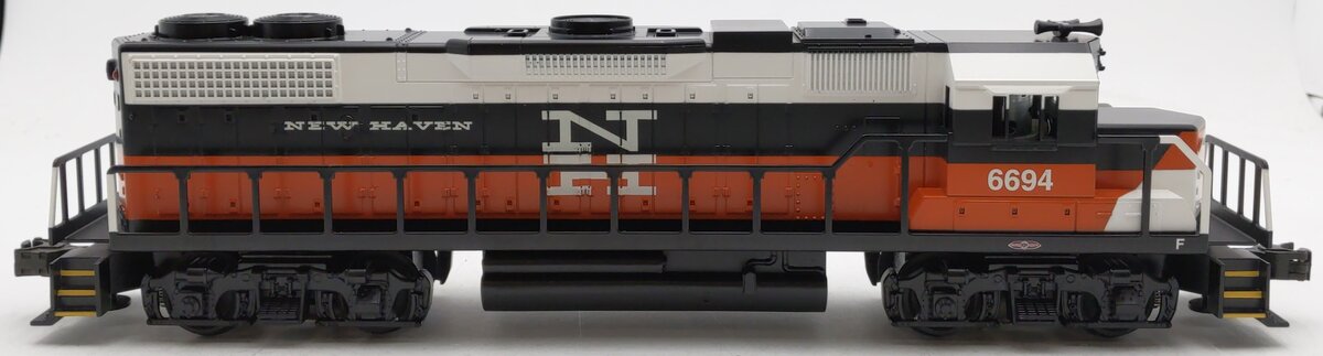 Williams GP38-208 O Gauge New Haven GP38 Diesel Locomotive #6694 EX/Box