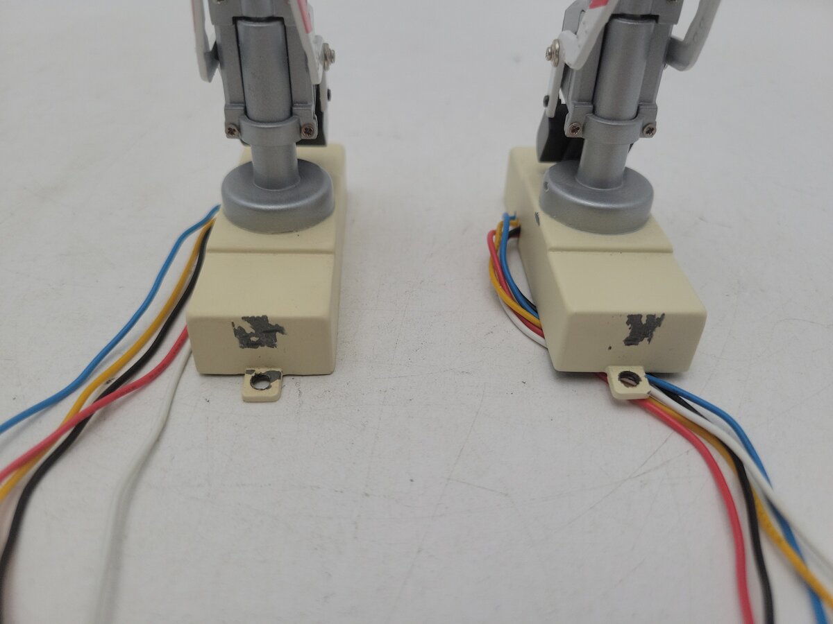 MTH 30-11012 O Gauge Operating Crossing Gates Signal (Box of 2) VG/Box