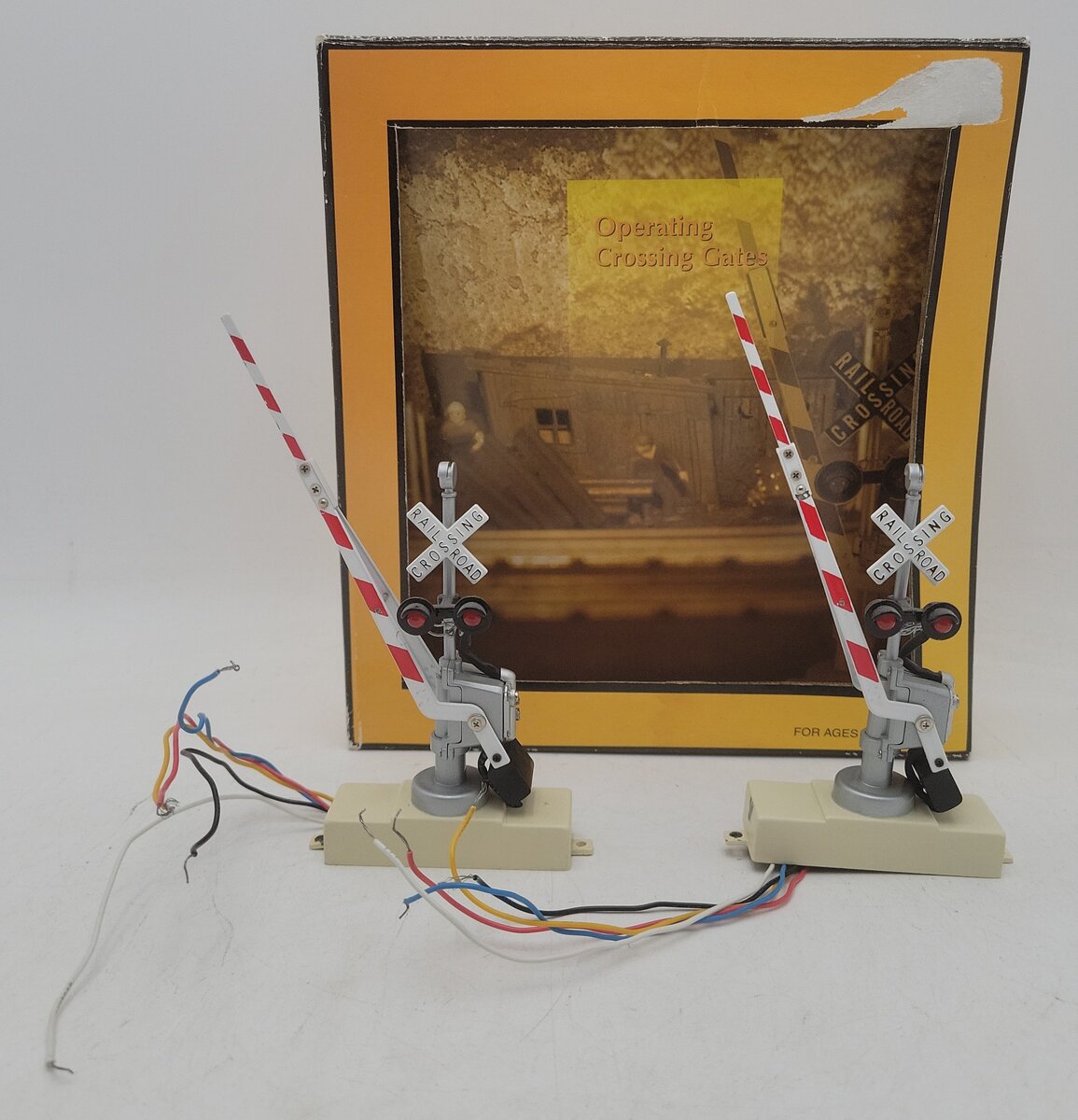 MTH 30-11012 O Gauge Operating Crossing Gates Signal (Box of 2) VG/Box