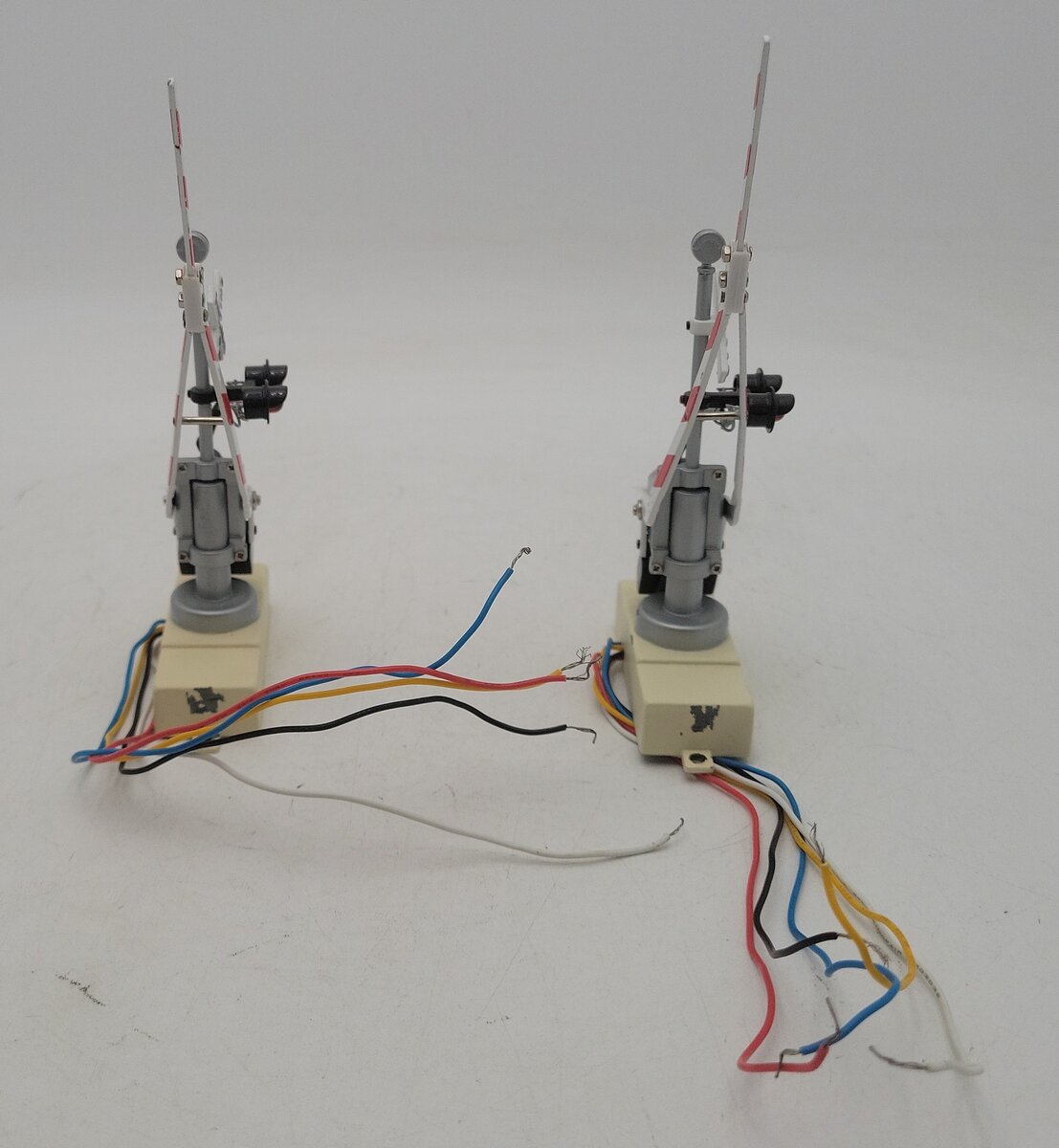 MTH 30-11012 O Gauge Operating Crossing Gates Signal (Box of 2) VG/Box