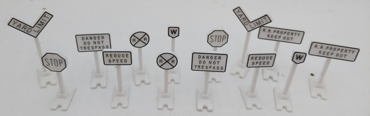 Lionel 6-62180 O and O-27 Road Signs (Set of 14) EX/Box